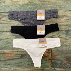 Bundle of three thongs NWT size M but can fit a S